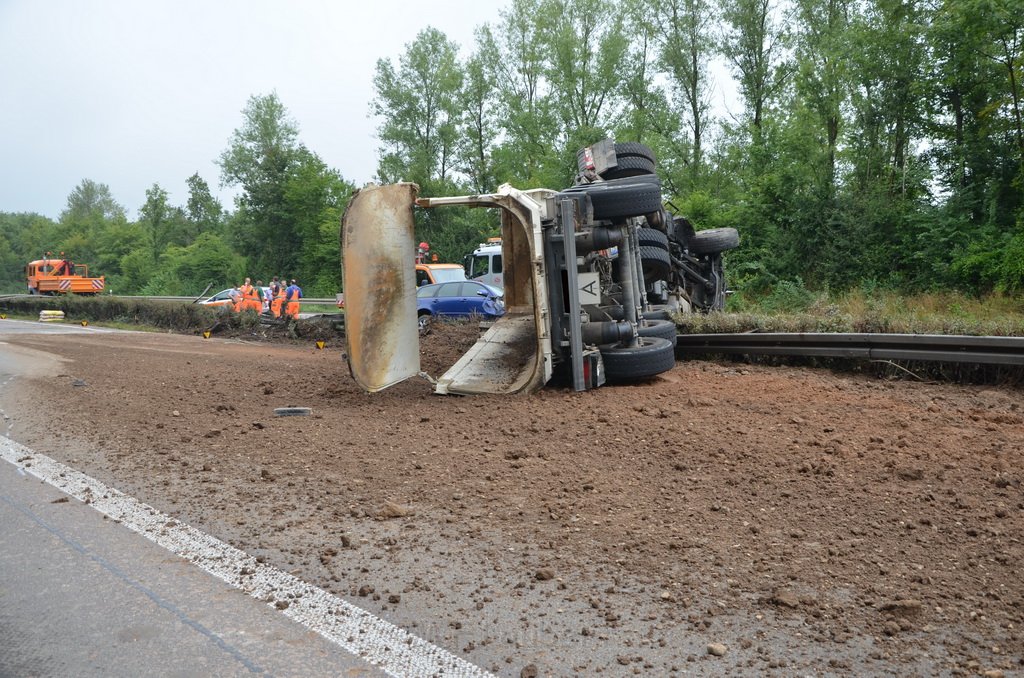 LKW umgestuerzt A 1 Rich Saarbruecken P048.JPG